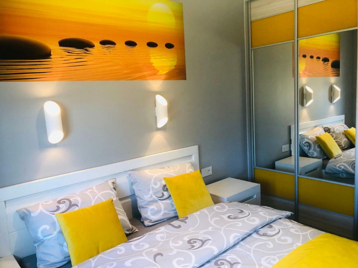 Apartament Elegance Yellow Rewal Exterior foto
