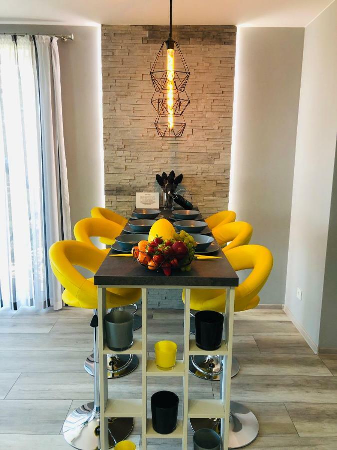 Apartament Elegance Yellow Rewal Exterior foto